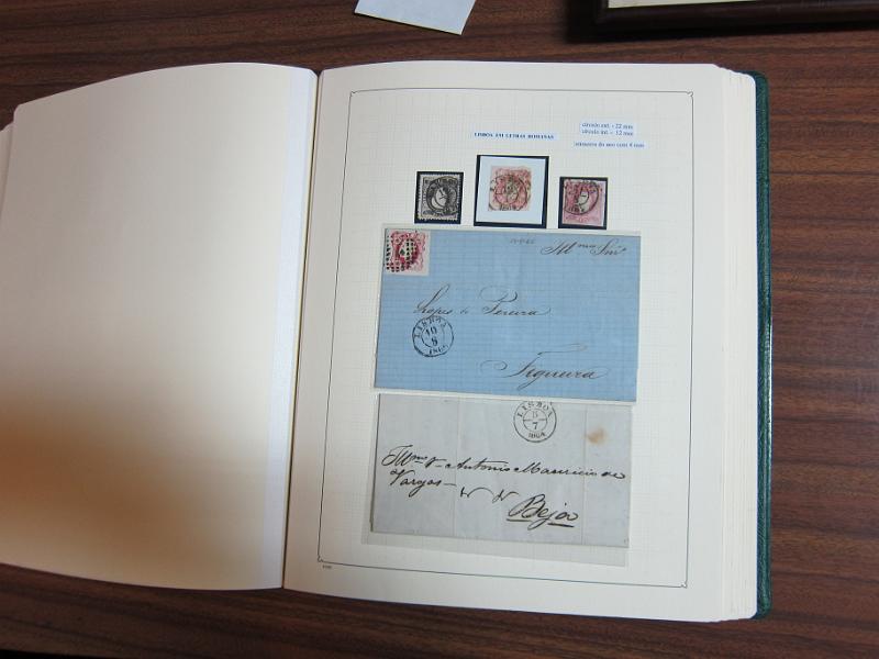0018 (39).JPG -     Lote:    18      Marcofilia      Lotes Especiais       Descrição:         Portugal &mdash; Colecção especializada em dois álbuns com estudo especializado das marcas de duplo círculo e circulares de Lisboa, com selos de diversas emissões e cartas. Lote a ver.        Lote       Valor Base:     &euro; 1.000,00     Valor Venda:     Retirado     